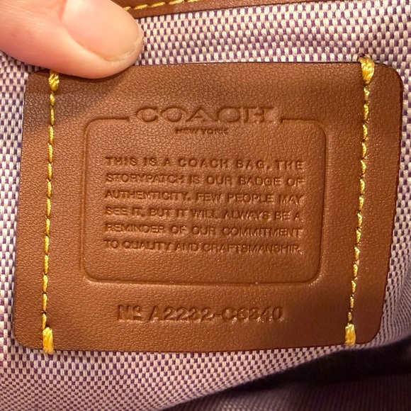 Coach NWOT Lavender Leather Hobo Bag w/Hangtag & Dustbag - Picture 9 of 10